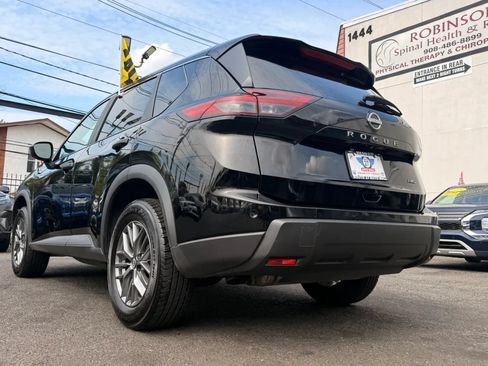 Used 2024 Nissan Rogue S AWD/4WD image 8
