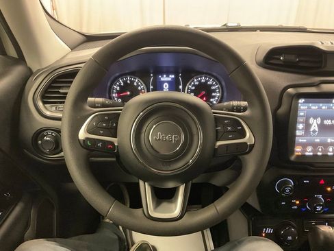 Used 2023 Jeep Renegade Latitude image 10