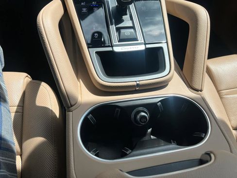 Certified 2022 Porsche Cayenne E-Hybrid image 16