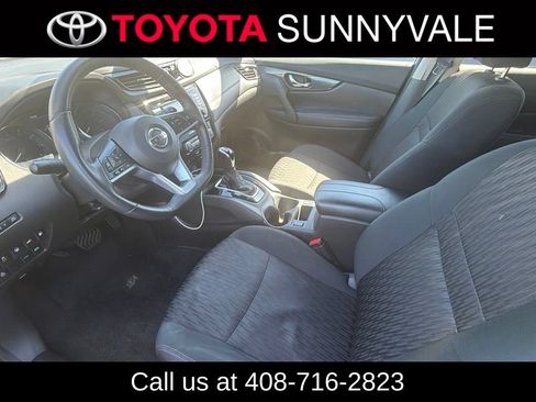 Used 2020 Nissan Rogue SV w/ Premium Package FWD image 4