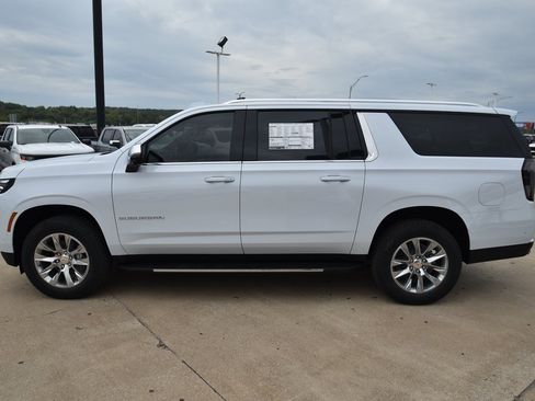 New 2026 Chevrolet Suburban Premier image 8