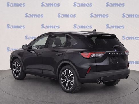 Certified 2022 Ford Escape SE w/ SE Sport Appearance Package FWD image 4