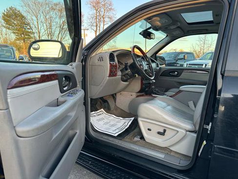 Used 2006 GMC Envoy Denali image 11