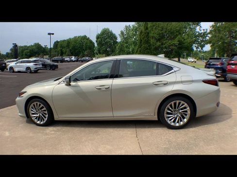 Certified 2022 Lexus ES 300h Ultra Luxury w/ Accessory Package 2 FWD image 5