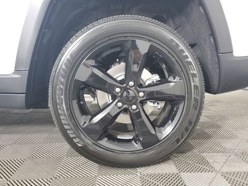 New 2025 Jeep Grand Cherokee Altitude image 31