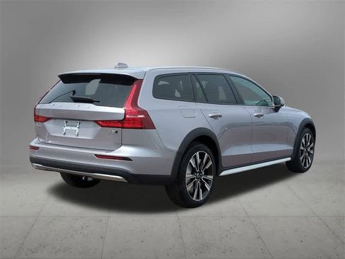 New 2026 Volvo V60 B5 Cross Country Ultra w/ Protection Package Premier image 6