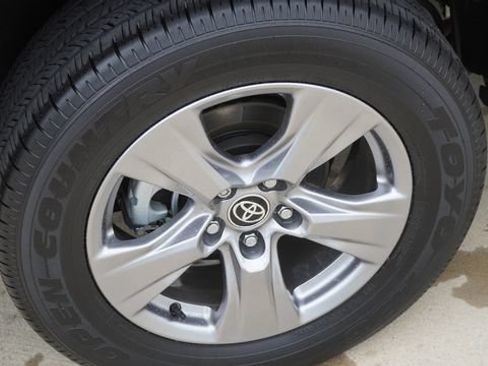 Used 2025 Toyota RAV4 LE AWD/4WD image 11