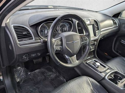 Used 2016 Chrysler 300 Limited image 9
