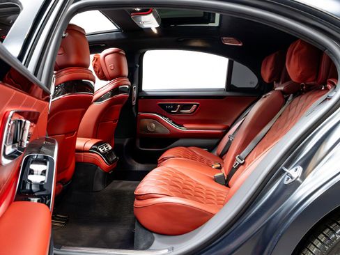 Used 2022 Mercedes-Benz S 580 4MATIC Sedan w/ AMG Line Package image 43