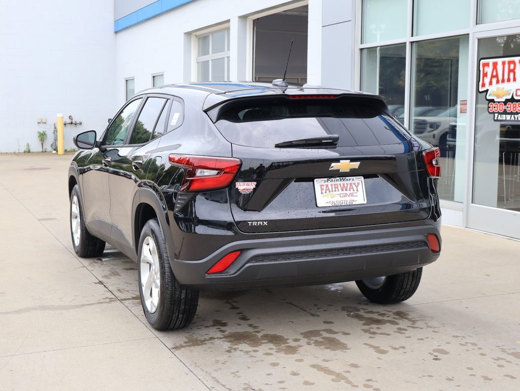 New 2026 Chevrolet Trax LS w/ LS Convenience Package FWD image 8