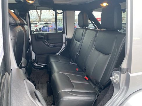 Used 2015 Jeep Wrangler Unlimited Sahara image 11
