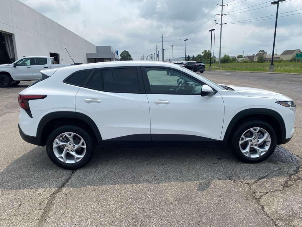 New 2026 Chevrolet Trax LS w/ LS Convenience Package FWD image 8