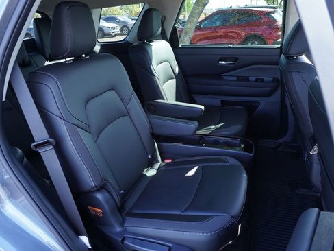 New 2026 Nissan Pathfinder SL image 9