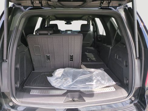 Used 2024 Chevrolet Tahoe Z71 w/ Luxury Package AWD/4WD image 9