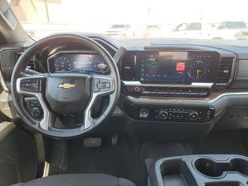 Used 2023 Chevrolet Silverado 1500 LT AWD/4WD image 9