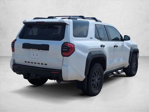 Used 2025 Toyota 4Runner SR5 AWD/4WD image 5