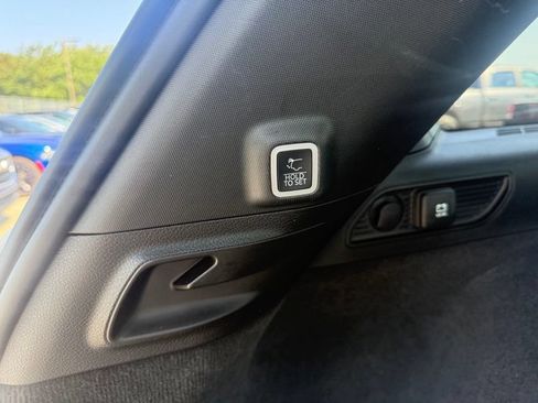 Used 2023 Jeep Grand Cherokee Overland AWD/4WD image 10