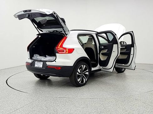 New 2026 Volvo XC40 B5 Ultra w/ Climate Package AWD/4WD image 11