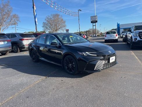 Used 2025 Toyota Camry XLE w/ Premium Package image 2