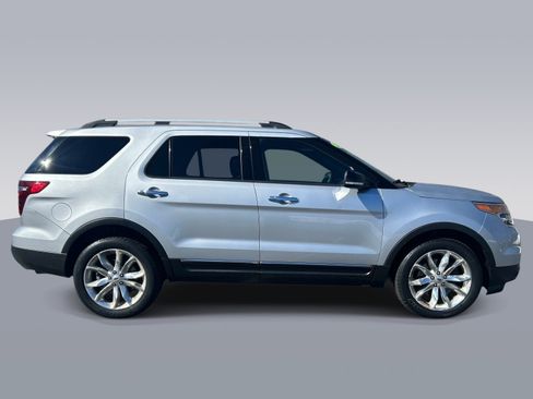 Used 2014 Ford Explorer XLT w/ Equipment Group 202A AWD/4WD image 2