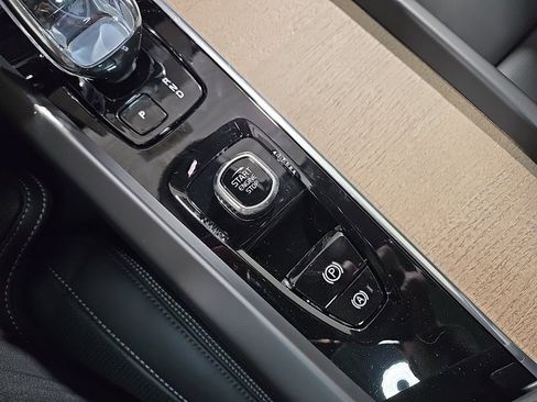 New 2026 Volvo XC60 B5 Ultra w/ Protection Package Premier image 12