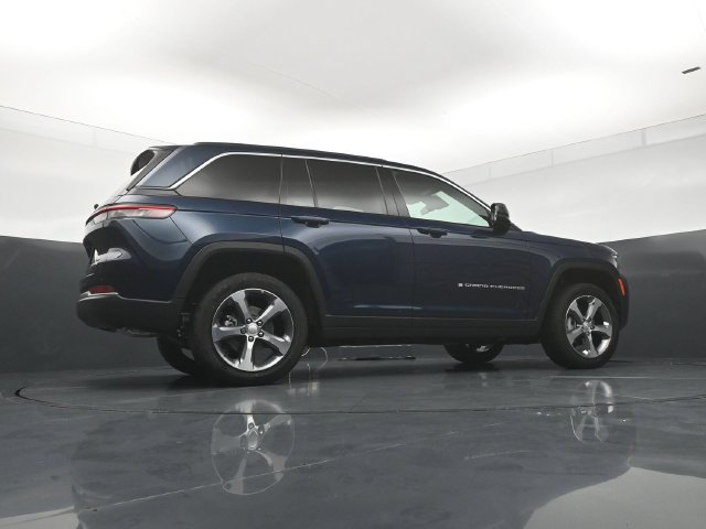 New 2026 Jeep Grand Cherokee Limited w/ Trailer Tow Package AWD/4WD image 24