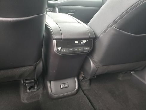 Used 2024 Toyota Highlander XLE AWD/4WD image 15