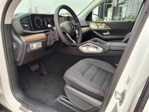 New 2026 Mercedes-Benz GLS 450 4MATIC image 2