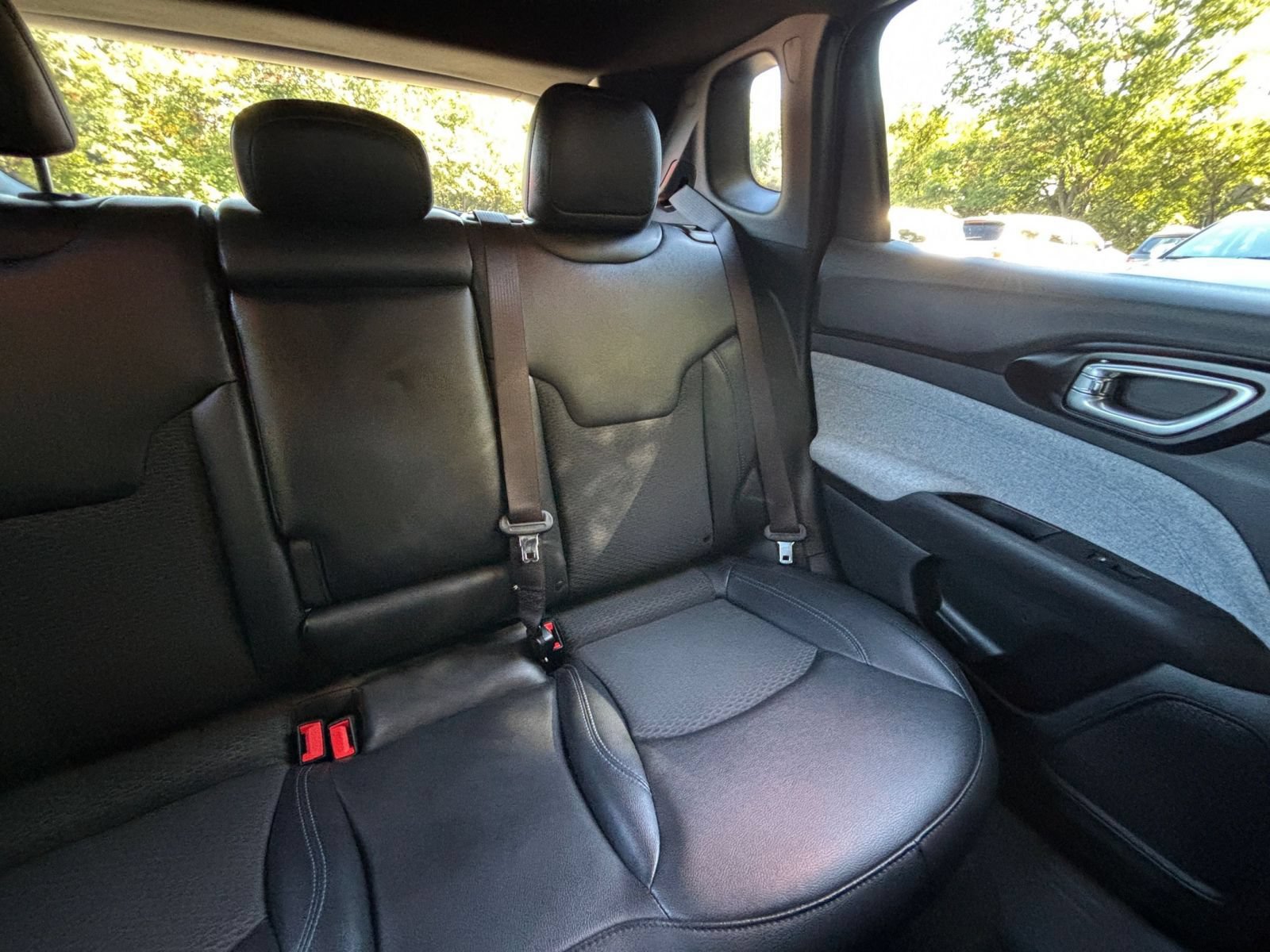 Used 2025 Jeep Compass Latitude AWD/4WD image 38