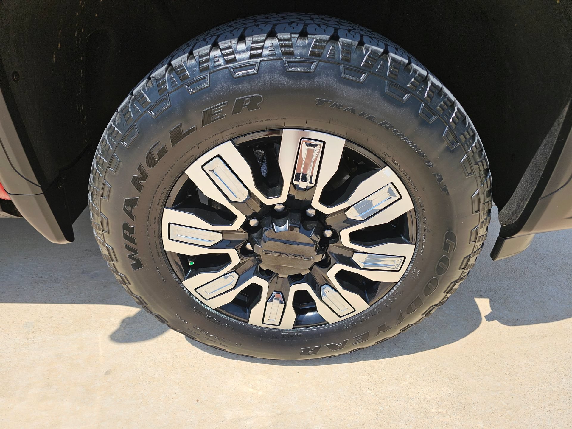 Used 2024 GMC Sierra 2500 Denali w/ Denali Reserve Package AWD/4WD image 7