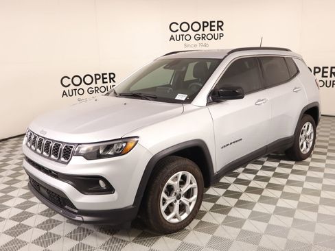 Used 2025 Jeep Compass Latitude AWD/4WD image 8