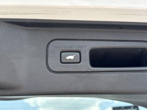 Used 2024 Honda Pilot EX-L image 11
