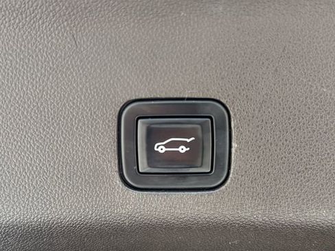 Used 2021 GMC Yukon Denali w/ Denali Premium Package image 21