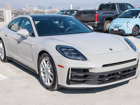 Used 2025 Porsche Panamera 4 image 3