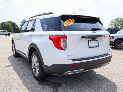 Used 2023 Ford Explorer XLT w/ Equipment Group 202A AWD/4WD image 3