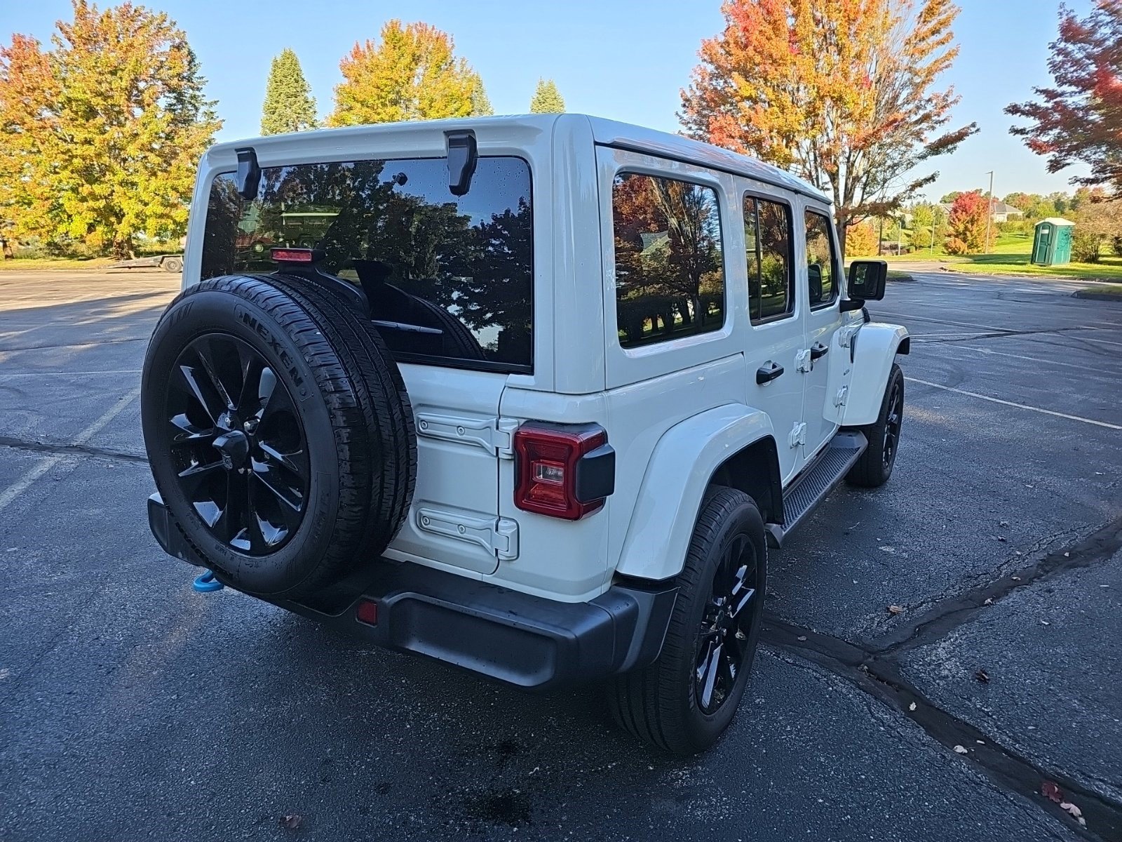 Used 2024 Jeep Wrangler Unlimited Sahara AWD/4WD image 6