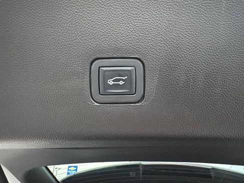 Used 2023 Chevrolet Traverse Premier w/ Redline Edition image 14