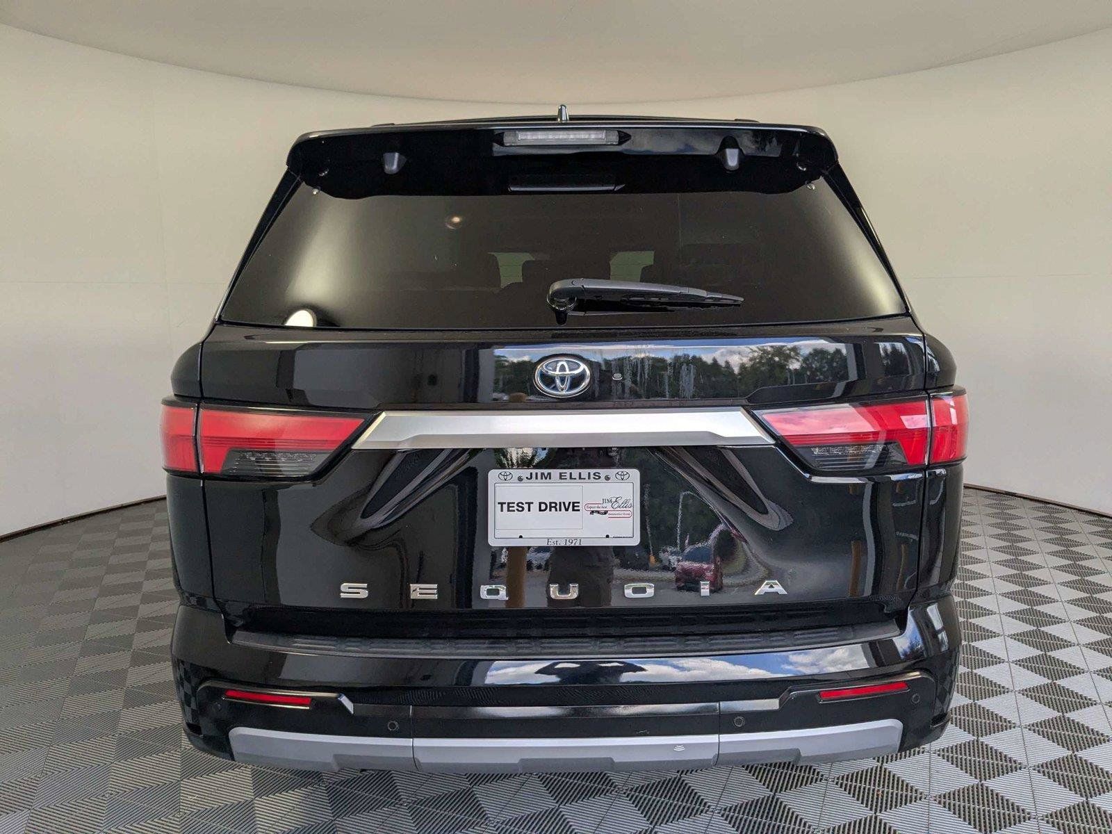 Used 2023 Toyota Sequoia Capstone AWD/4WD image 5