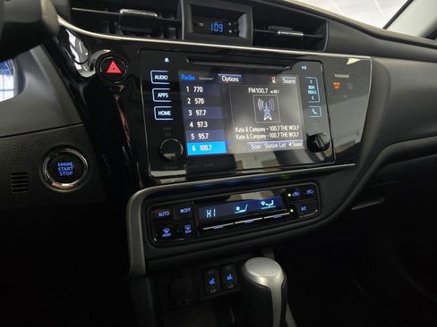 Used 2017 Toyota Corolla XLE w/ Carpet Mat Package (TMS) image 28