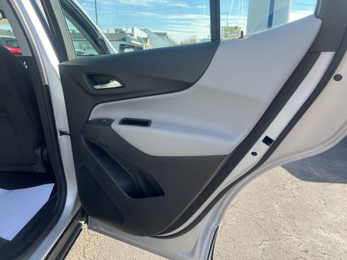 Used 2022 Chevrolet Equinox LS AWD/4WD image 27