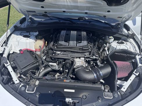 Used 2018 Chevrolet Camaro ZL1 RWD image 11
