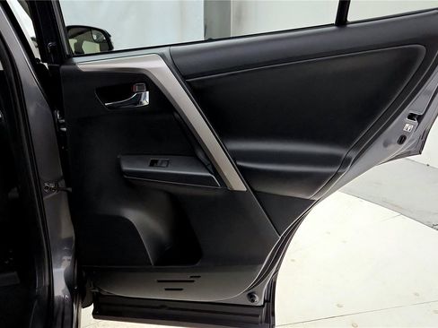 Used 2018 Toyota RAV4 XLE w/ Carpet Mat Package image 19