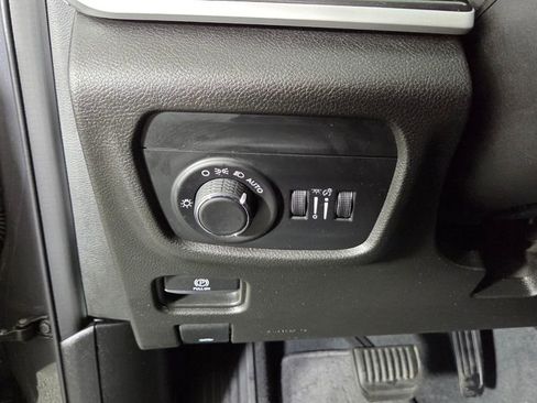 Used 2023 Jeep Grand Cherokee Altitude image 19