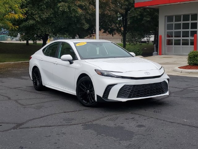 Used 2026 Toyota Camry SE AWD/4WD image 32