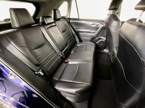 Used 2021 Toyota RAV4 XLE Premium image 25