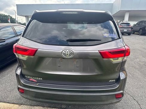 Used 2019 Toyota Highlander LE AWD/4WD image 5