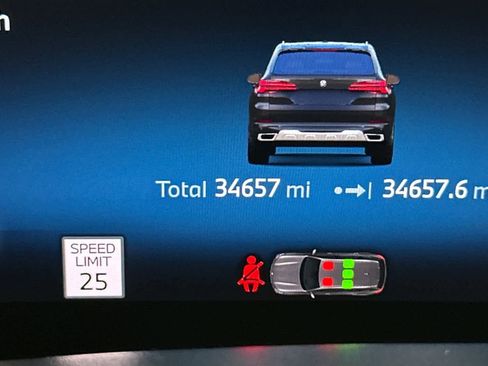 Used 2024 BMW X5 xDrive40i w/ Parking Assistance Package image 26