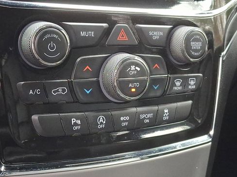 Used 2021 Jeep Grand Cherokee Limited image 17