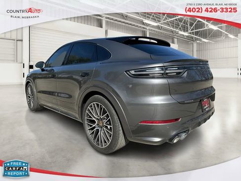 Used 2022 Porsche Cayenne GTS AWD/4WD image 3