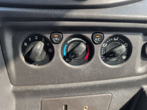 Used 2015 Ford Transit 150 XLT RWD image 15